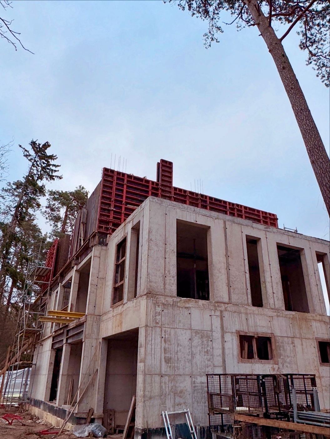 Daudzdzīvokļu māja Jūrmalā
